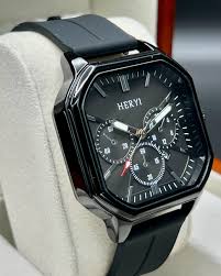 HERYI Man's Wrist Watch with Black Straps